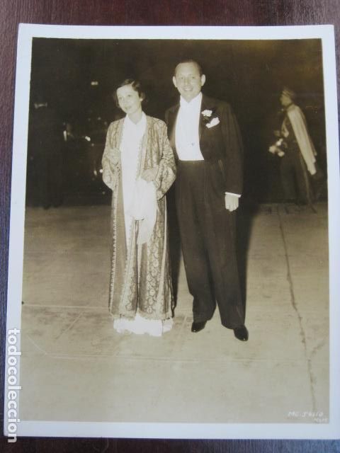 Cine: j walter ruben luise rainer - foto b/n original - attend los angels premiere romeo and juliet film
