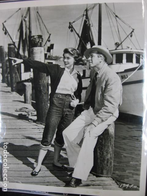 Cine: JAMES STEWART JOANNE DRU - FOTO ORIGINAL B/N BAHIA NEGRA DESCANSO RODAJE