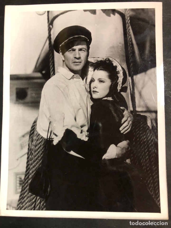 Cine: Foto original de Gary Cooper y Franc&eacute;s Dee.almas en el mar 24 x 18 cm