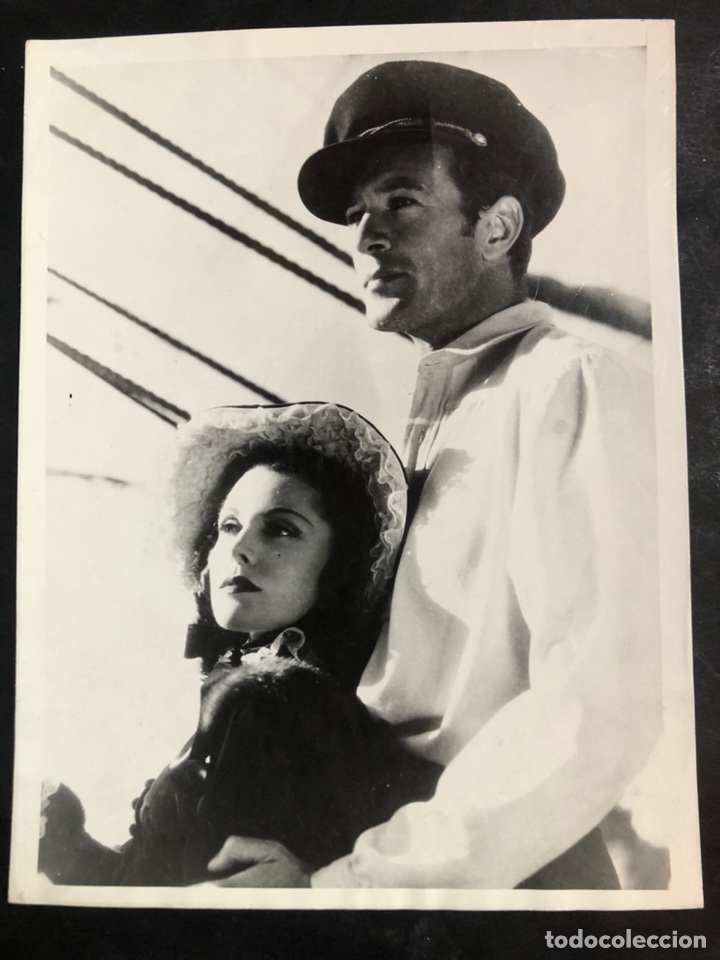 Cine: Foto original de Gary Cooper y Franc&eacute;s Dee.almas en el mar 24 x 18 cm