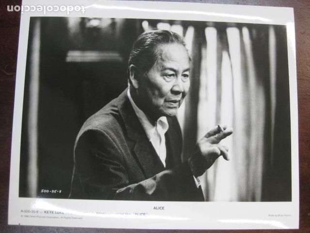 Cine: alice woody allen - foto original b/n - keye luke smoking