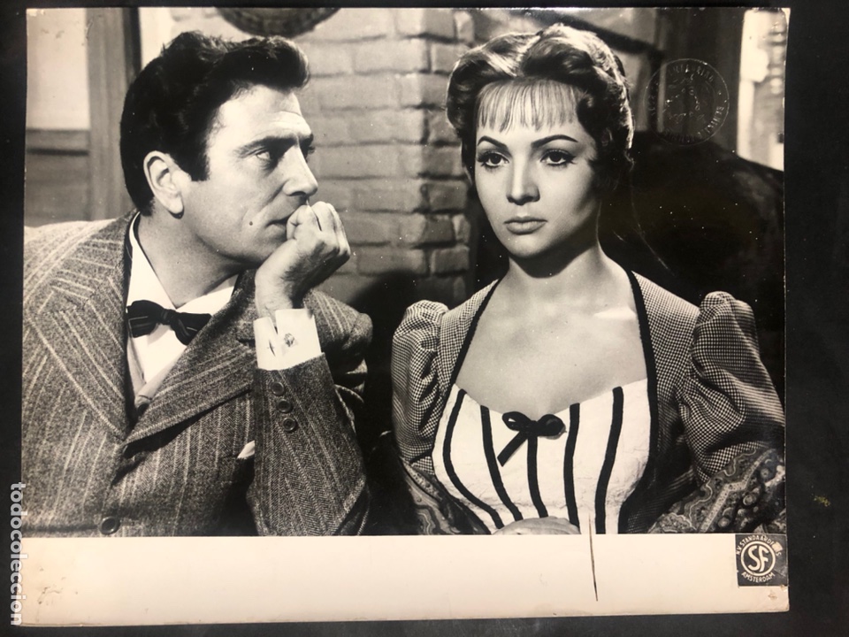 Cine: Foto original sara sarita Montiel y raf vallone.la violetera 29,5 x 23 cm
