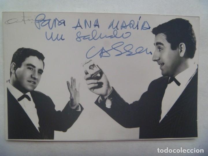 Cinema: FOTO ORIGINAL DEL ACTOR CASSEN CON PAQUETE TABACO BISONTE, DEDICADA Y FIRMADA. DE ANTONIO, ZARAGOZA
