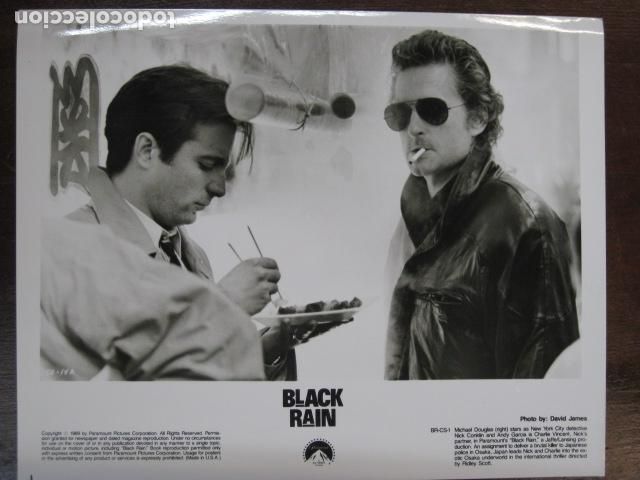 does michael douglas smoke cigarettes black rain - foto original b/n - michael dougla