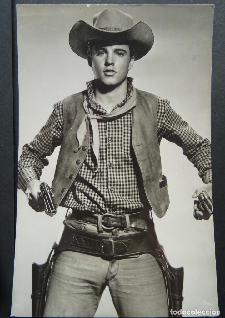 Kino: Ricky Nelson, en la pel&iacute;cula Rio Bravo, antigua postal sin circular