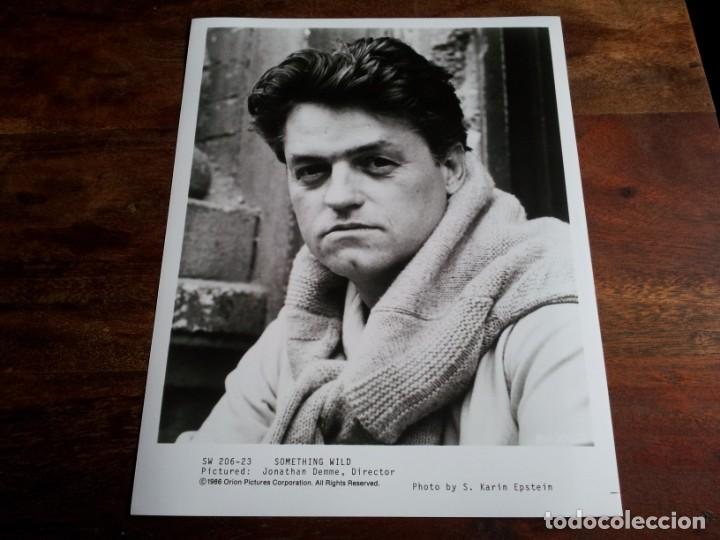 Cine: algo salvaje - jonathan demme, director - foto original b/n orion 1986