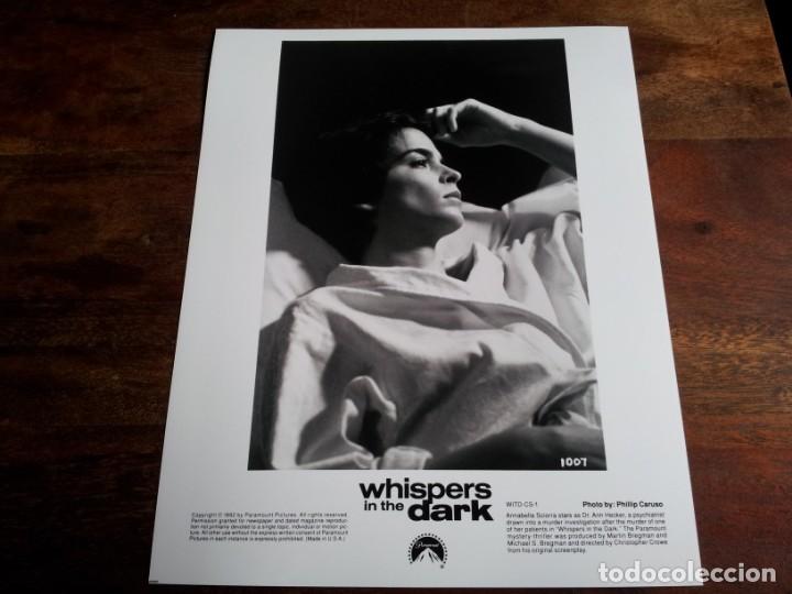 Cine: Susurros en la oscuridad - annabella sciorra - foto original b/n paramount 1992