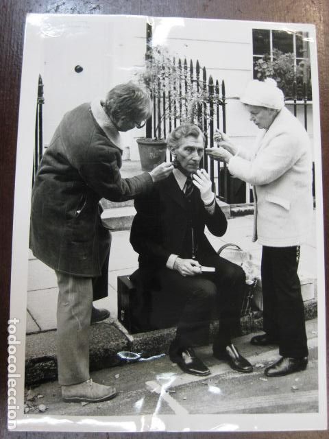 Cine: horror of dracula - FOTO ORIGINAL B/N - peter cushing hammer film descanso rodaje maquilaje