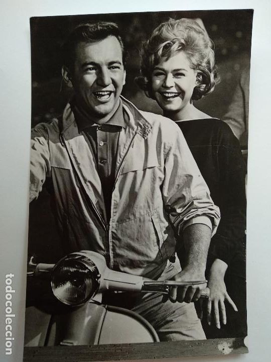 Cine: 7412 S DEE Y BOBBY DARIN. FILM CUANDO LLEGUE SEPTIEMBRE. ARCH. BERMEJO TEMA VESPA
