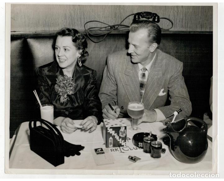 Cine: FOTOGRAFIA ORIGINAL DEL ACTOR BRUCE BENNETT JUNTO A SU MUJER -