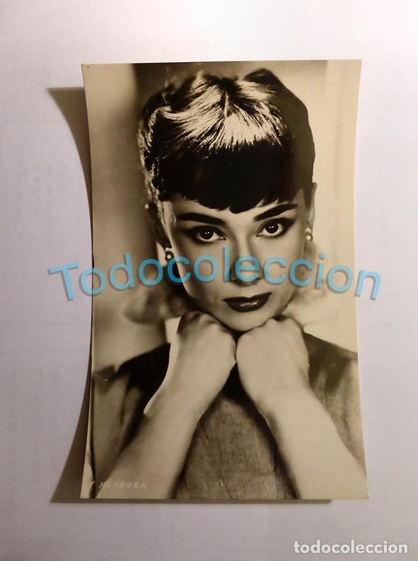 Cine: FOTOGRAF&Iacute;A TARJETA AUDREY HEPBURN, UNA FRANCESA EN VACACIONES, MARTE N&Uacute;M. 3