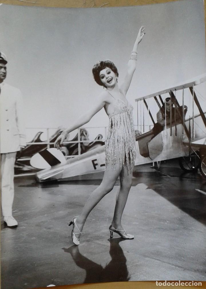 Cine: ROC&Iacute;O DURCAL. LAS LEANDRAS. FOTO 18X24.
