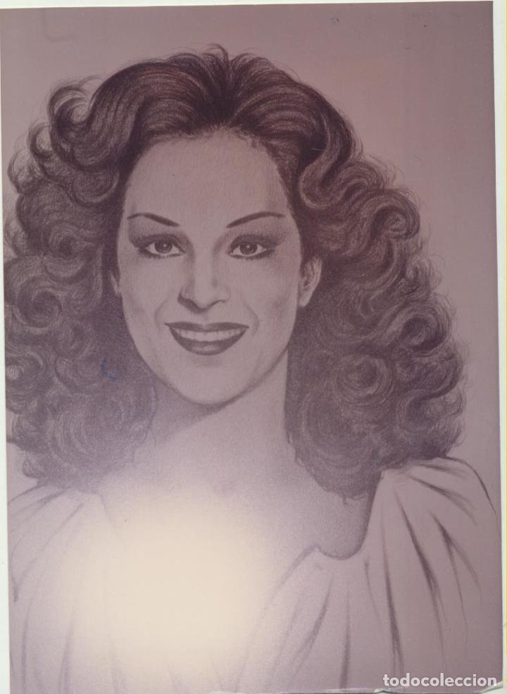 Kino: Lola Flores. (17,5x12, 5) Fotograf&iacute;a de un retrato firmado por B. Viance