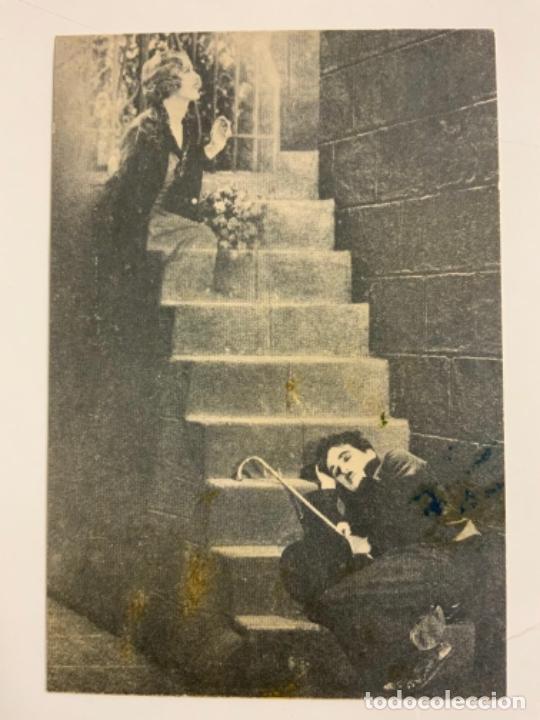 Cine: Antigua postal de CHARLIE CHAPLIN. Mide unos 15x10,5cm.