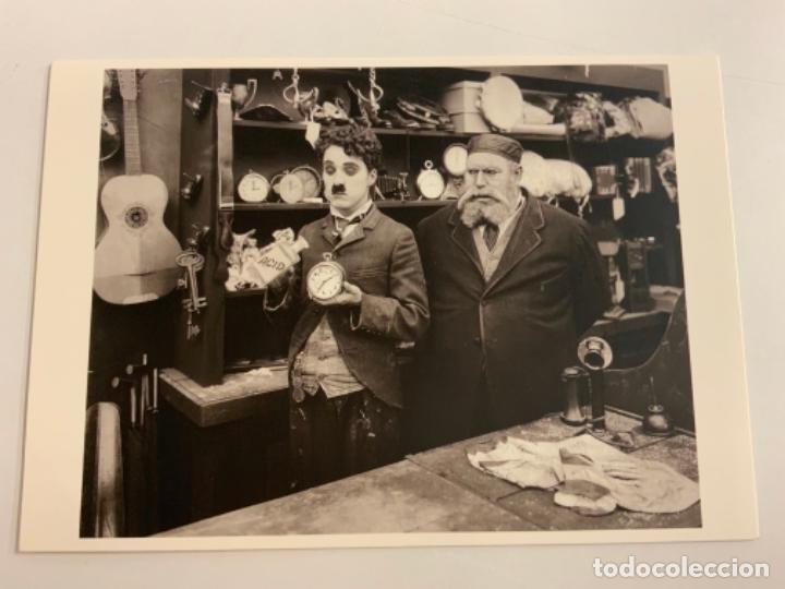 Cine: Antigua postal de CHARLIE CHAPLIN. Mide unos 15x10,5cm.