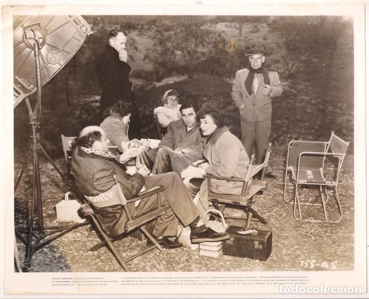 Cin&eacute;ma: F10347D RUTH ROMAN STEVE COCHRAN FELIX FEIST DIRECTOR RODAJE FOTO B/N ORIGINAL AMERICANA