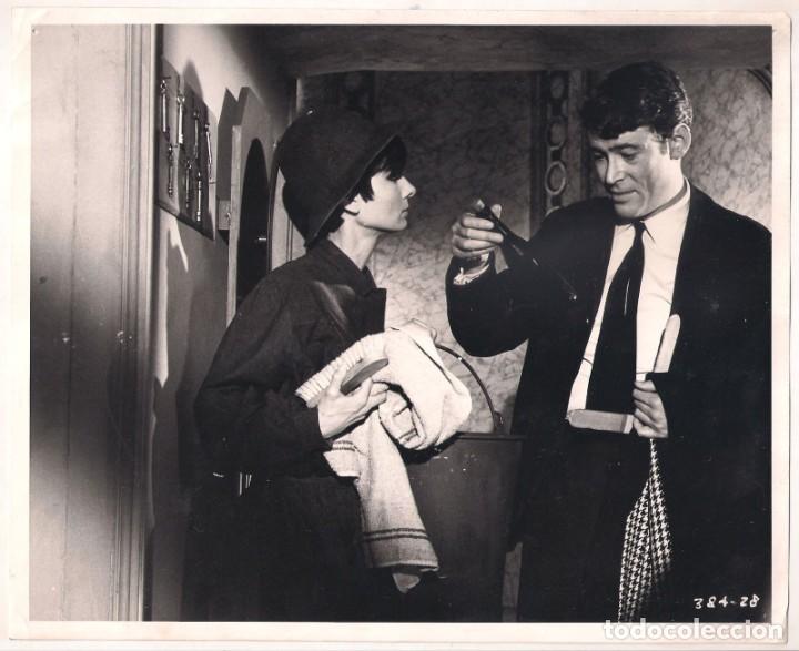 Cine: F10774D AUDREY HEPBURN PETER O'TOOLE COMO ROBAR UN MILLON Y FOTO B/N ORIGINAL ESPA&Ntilde;OLA