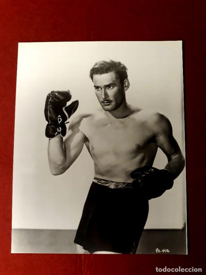 Kino: Foto Gran Formato Errol Flynn ( 20.20 cm X 25.20 cm )