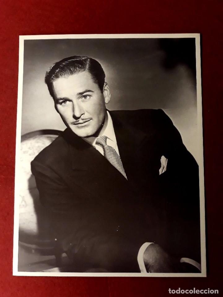 Kino: Foto Gran Formato Errol Flynn ( 20.20 cm X 25.20 cm )