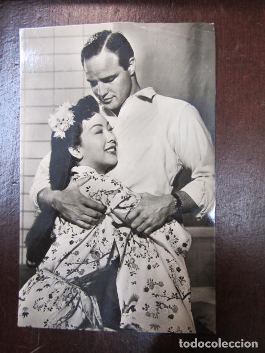 Cine: marlon brando miiko taka - postal original b/n - sayonara