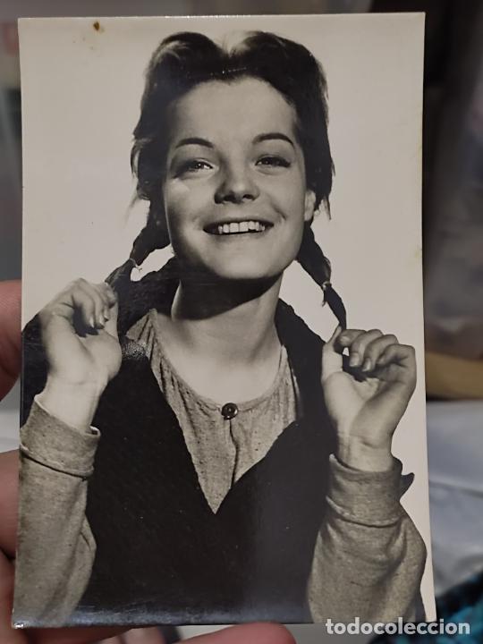 Cine: ROMY SCHNEIDER POSTAL TARJETA 2806 ESCRITO DORSO 1957 NI&Ntilde;A COLETAS