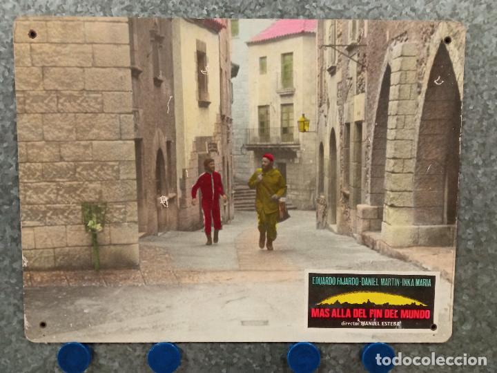 Cine: M&aacute;s all&aacute; del fin del mundo . Eduardo Fajardo, Daniel Mart&iacute;n, Inka Mar&iacute;a. FOTOCROMO DE CARTON