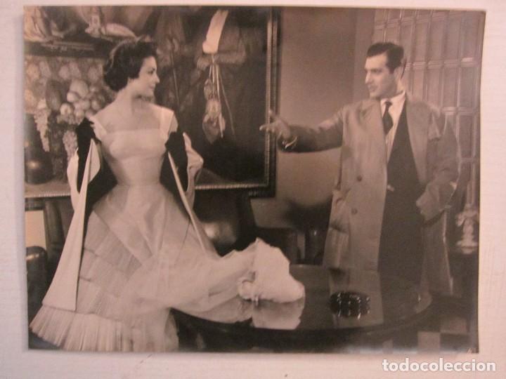 Cine: FOTO INEDITA DE 12X18 DE SECRETARIA PARA TODO 1958 CON CARMEN SEVILLA Y ANTONIO CASAL