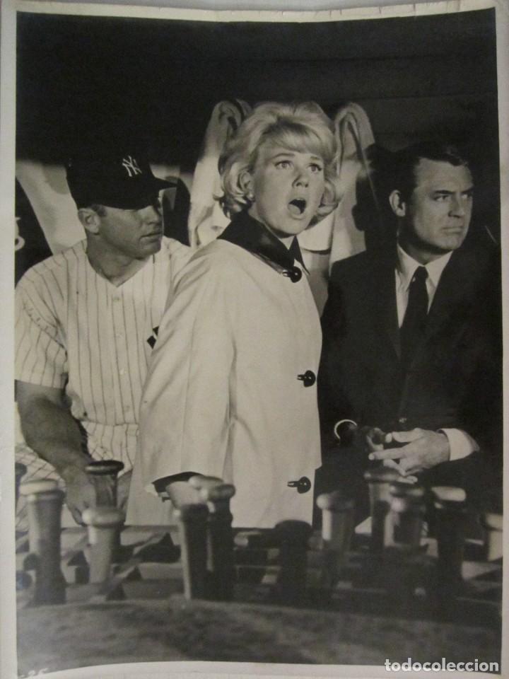 Cine: FOTO INEDITA DE 18X24 DE SUAVE COMO EL VISON CON DORIS DAY Y GARY GRANT