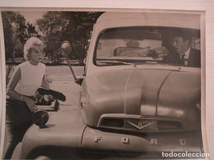 Cine: FOTO INEDITA DE 18X24 DE SUAVE COMO EL VISON CON DORIS DAY