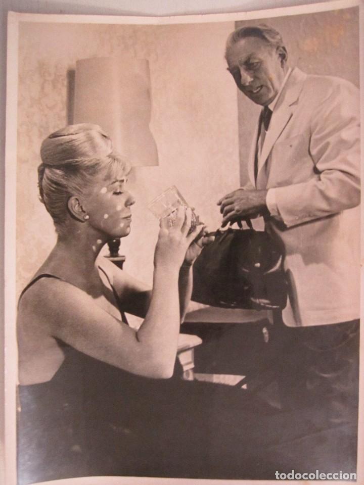 Cine: FOTO INEDITA DE 18X24 DE SUAVE COMO EL VISON CON DORIS DAY