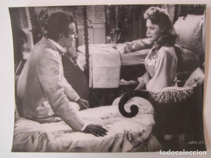 Cine: FOTO INEDITA DE 18X24 DE CUANDO RUGE LA MARABUNTA 1954 CON CHARLTON HESTON Y ELEANOR PARKERTON