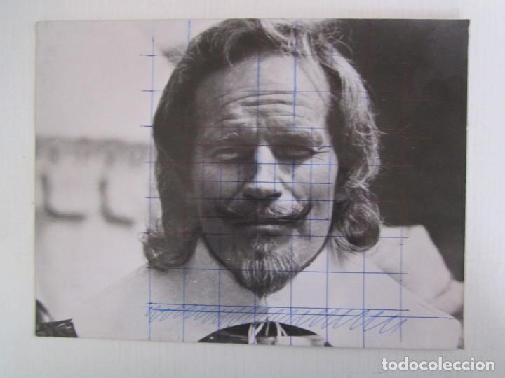 Cine: FOTO INEDITA DE 18X24 DE LOS CUATRO MOSQUETEROS RICHARD LESTER 1974CON CHARLTON HESTON