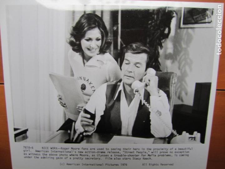 Cine: Los ejecutores street people - foto original b/n - roger moore - phone