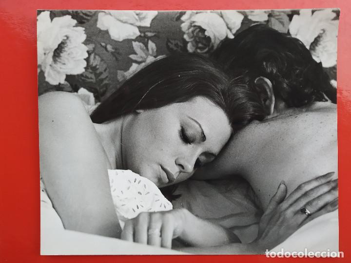 Cinema: SENSUALIDAD. PILAR VELAZQUEZ, GERMAN LORENTE. FOTO ORIGINAL ESPA&Ntilde;OLA