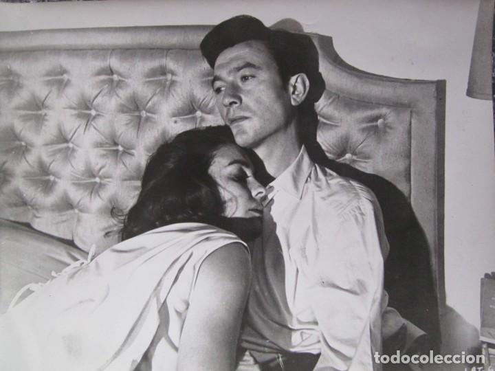Cine: FOTO INEDITA DE 18X24 VIVIR EN LA CUMBRE CON LAURENCE HARVEY Y JEAN SIMONS