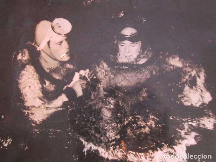 Cine: FOTO INEDITA DE 18X24 DE MISTERIO EN EL BARCO PERDIDO R.U. 1959 CON GARY COOPER Y CHARTON HESTON