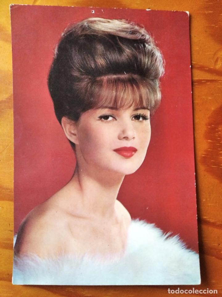 Cin&eacute;ma: PAMELA TIFFIN DE EN BUSCA DEL AMOR - POSTAL 1964. KORES OBSEQUIO CARBOPLAN N&ordm; 228. MADE IN SPAIN.