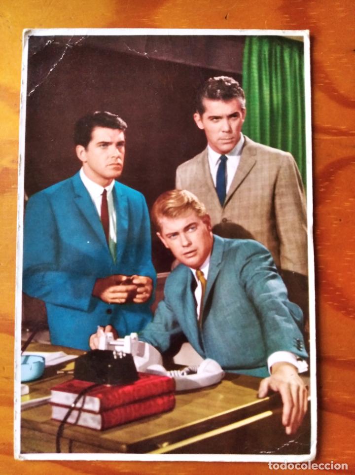 Cin&eacute;ma: LOS 3 PROTAGONISTAS DE ROMPEOLAS SERIE TV- POSTAL 1964 KORES OBSEQUIO CARBOPLAN N&ordm; 233 MADE IN SPAIN