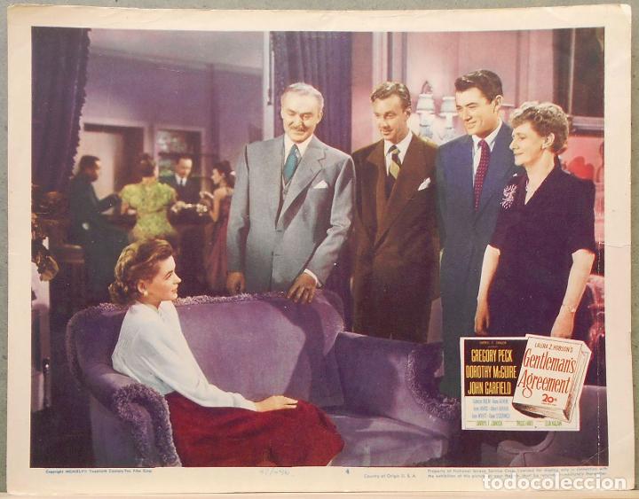 Cine: LCJ 223D LA BARRERA INVISIBLE GREGORY PECK ELIA KAZAN FOTOCROMO LOBBY CARD ORIGINAL AMERICANO