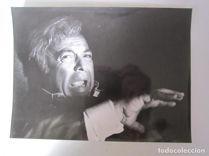 Cine: FOTO INEDITA DE 18X24 REFUGIO MACABRO 1972 CON PETER CUSHING Y BRITT ENKAN