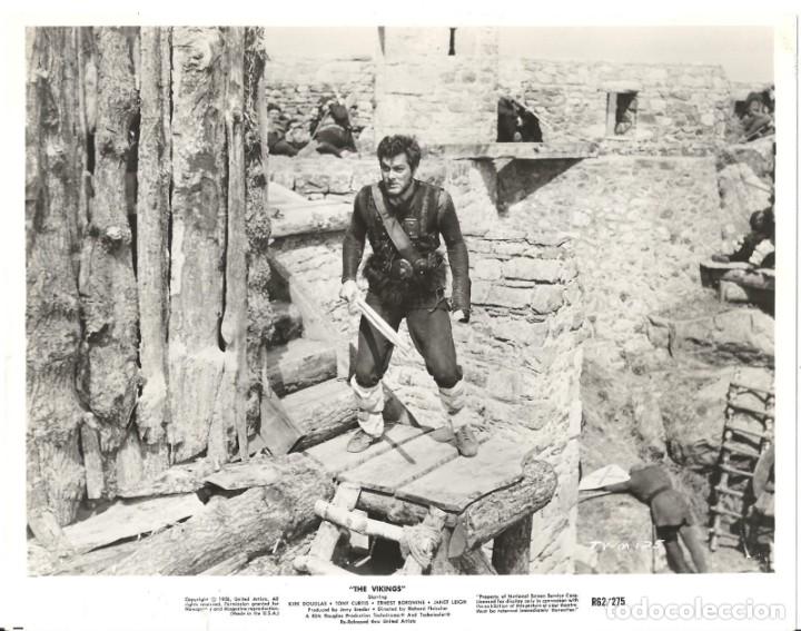 Kino: F21216D TONY CURTIS LOS VIKINGOS FOTO B/N ORIGINAL AMERICANA