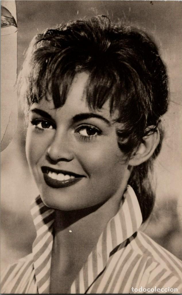 Cine: Brigitte Bardot (N. en Par&iacute;s el 1934) - Archivo Bermejo n&ordm; 5907 - 137x86mm.