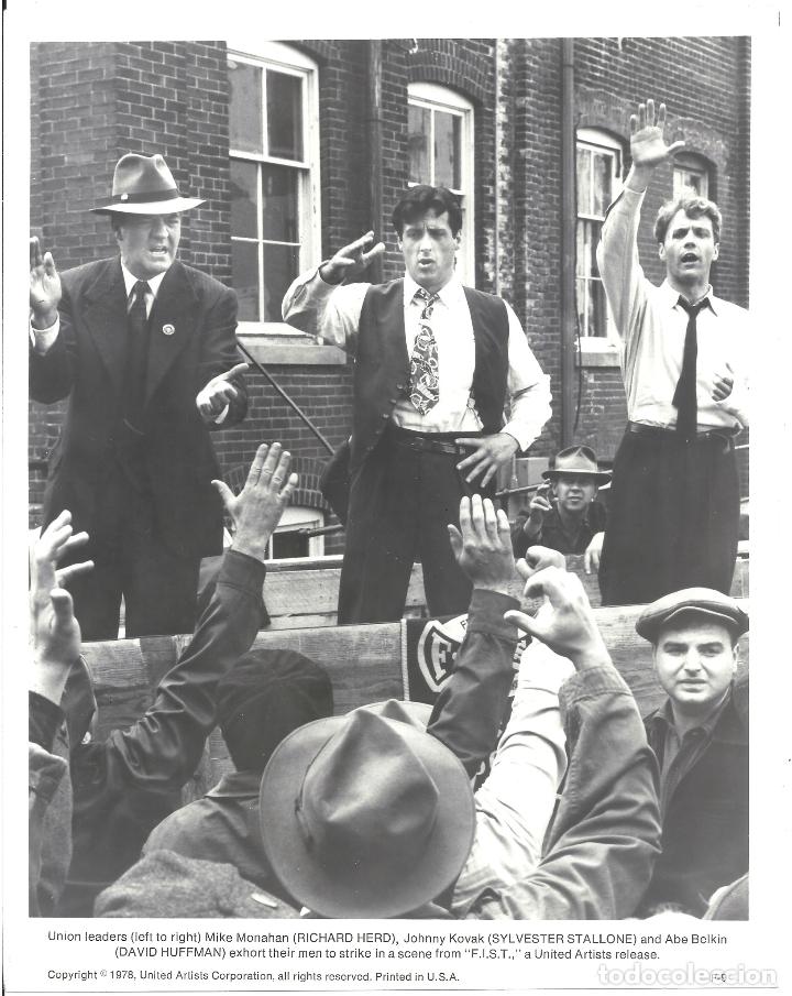 Cine: F32261 SYLVESTER STALLONE RICHARD HERD HUFFMAN FIST SIMBOLO DE FUERZA FOTO B/N ORIGINAL AMERICANA
