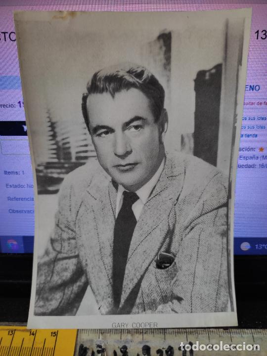 Cine: GARY COOPER FOTO CROMO PAPEL FINO ALGUNA MANCHA 14,5 X 10 CMS *