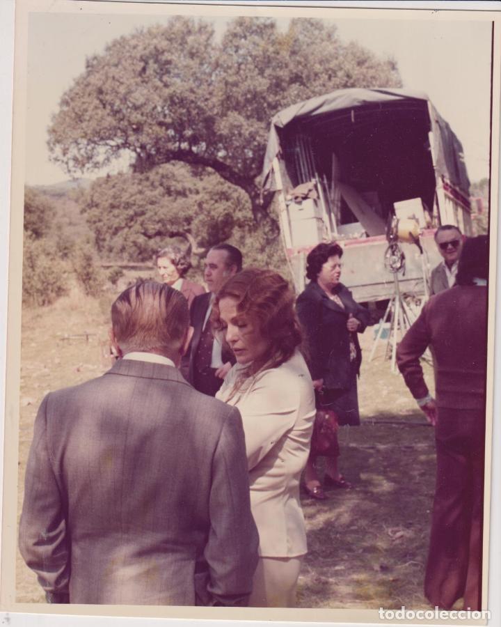 Cine: Carmen Sevilla. Fotograf&iacute;a (25,5x20,5) Rodaje de la Pel&iacute;cula Guerreras Verdes