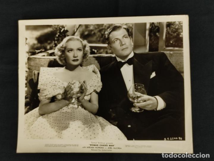 Cine: FOTOGRAFIA ORIGINAL - ESCENA DE LA PELICULA WOMAN CHASES MAN -