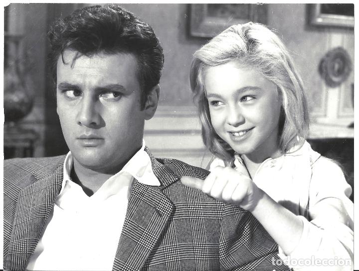 Cine: F32547 MARISOL CARLOS LARRA&Ntilde;AGA HA LLEGADO UN ANGEL MARISOL FOTO ORIGINAL B/N ESPA&Ntilde;OLA
