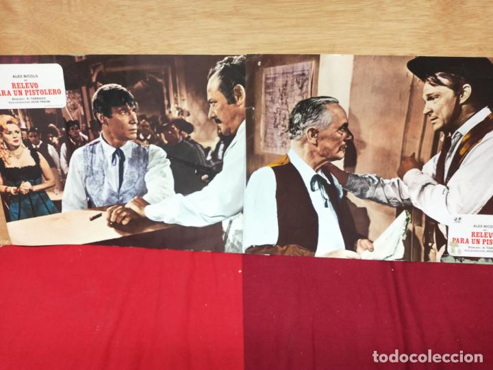 Cinema: RELEVO PARA UN PISTOLERO. 2 FOTOCROMOS 24 X 34 CM.