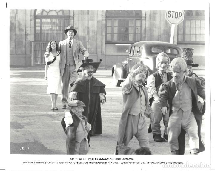 Kino: F32587 CHEVY CHASE CARRIE FISHER UNDER THE RAINBOW FOTO B/N ORIGINAL AMERICANA
