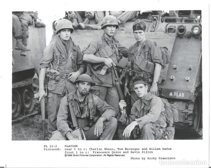Kino: F32607 PLATOON CHARLIE SHEEN TOM BERENGER WILLEM DAFOE KEVIN DILLON FOTO B/N ORIGINAL AMERICANA